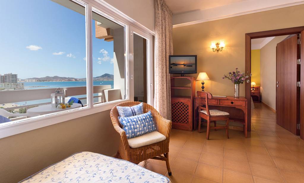 Habitación doble Comunicada del hotel Izán Cavanna. Foto 1