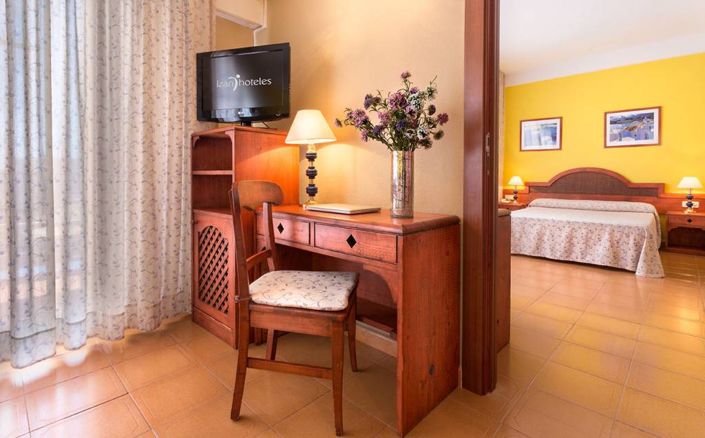 Habitación doble Comunicada del hotel Izán Cavanna. Foto 3