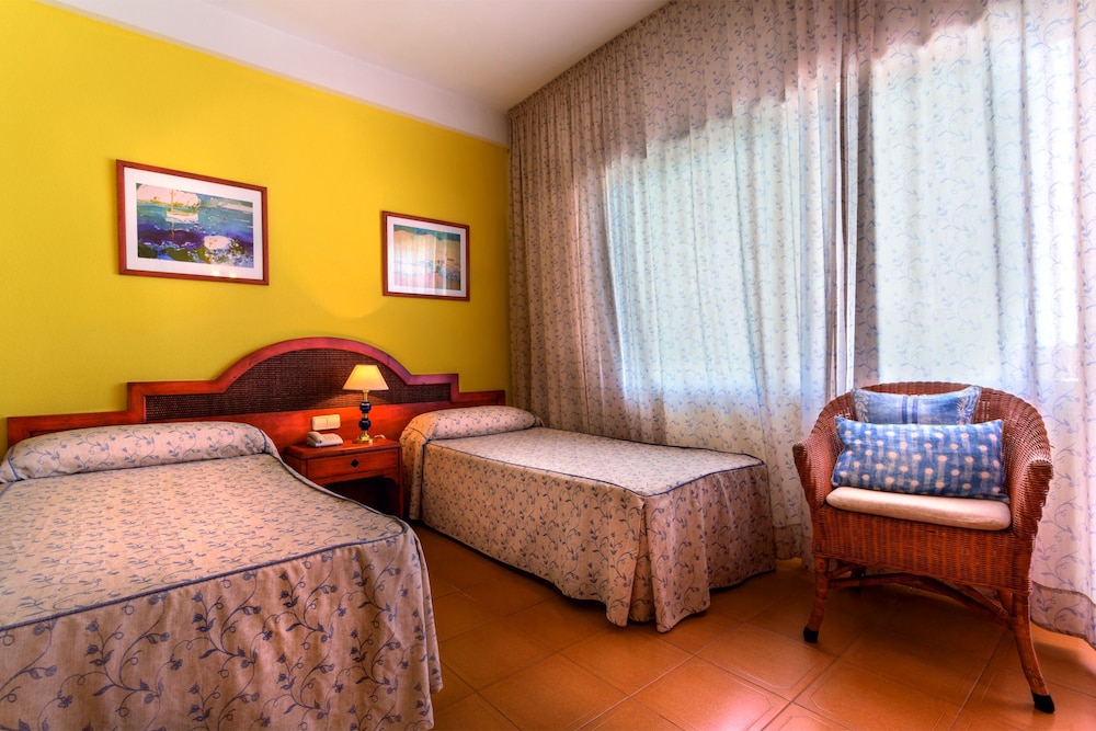 Habitación cuádruple del hotel Izán Cavanna