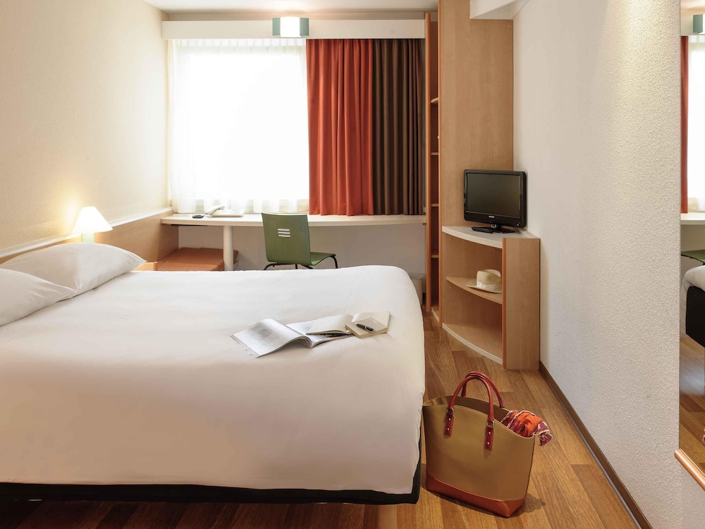 Habitación Estándar con 1 cama doble del hotel Ibis Stuttgart Centrum. Foto 1