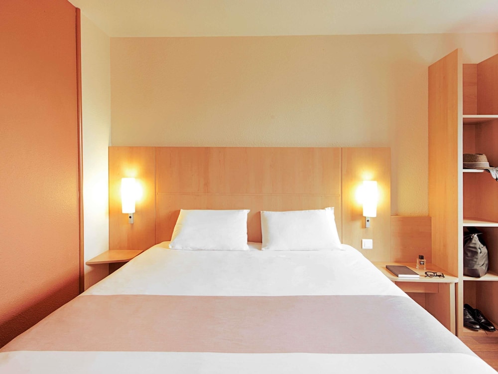 Habitación Estándar con 1 cama doble del hotel Ibis Stuttgart Centrum. Foto 7