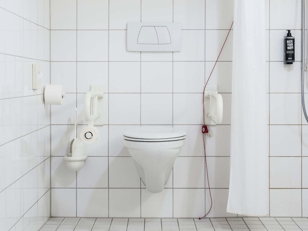 Habitación Estándar Accesible con 2 camas individuales del hotel Ibis Stuttgart Centrum. Foto 7