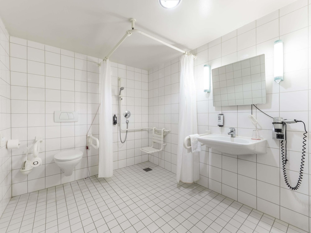 Habitación Estándar Accesible con 2 camas individuales del hotel Ibis Stuttgart Centrum. Foto 8