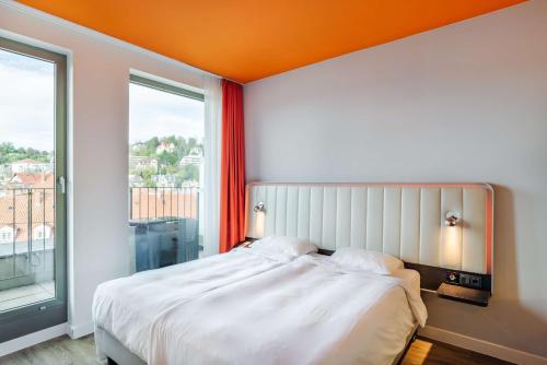 Habitación superior con balcón del hotel Park Inn by Radisson Stuttgart