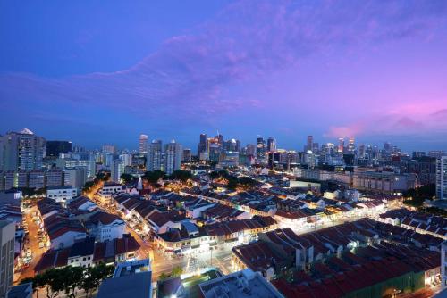 Habitación Doble Deluxe con vistas a la ciudad - 2 camas del hotel Hilton Garden Inn Singapore Serangoon. Foto 3