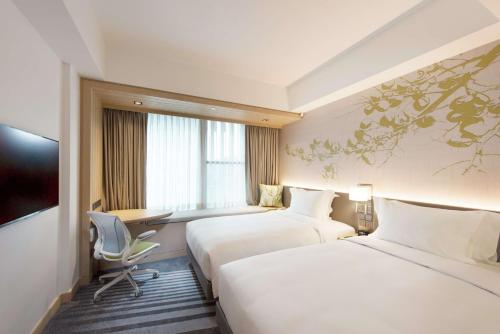 Habitación Familiar Deluxe del hotel Hilton Garden Inn Singapore Serangoon. Foto 2