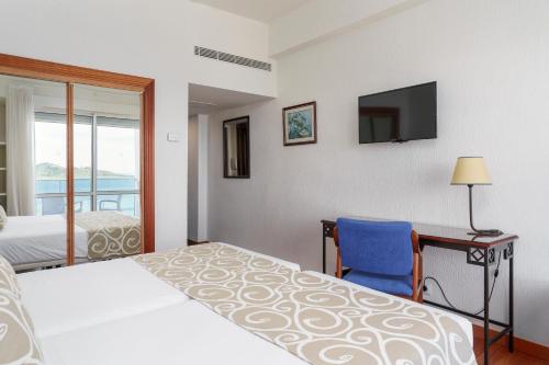 Habitación Doble con vistas al mar Menor del hotel Aluasun Doblemar. Foto 1