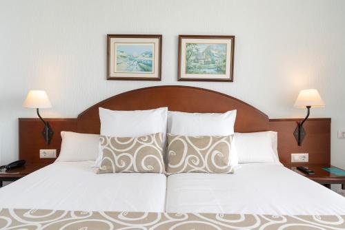 Habitación Doble con vistas al mar Mediterráneo del hotel Aluasun Doblemar