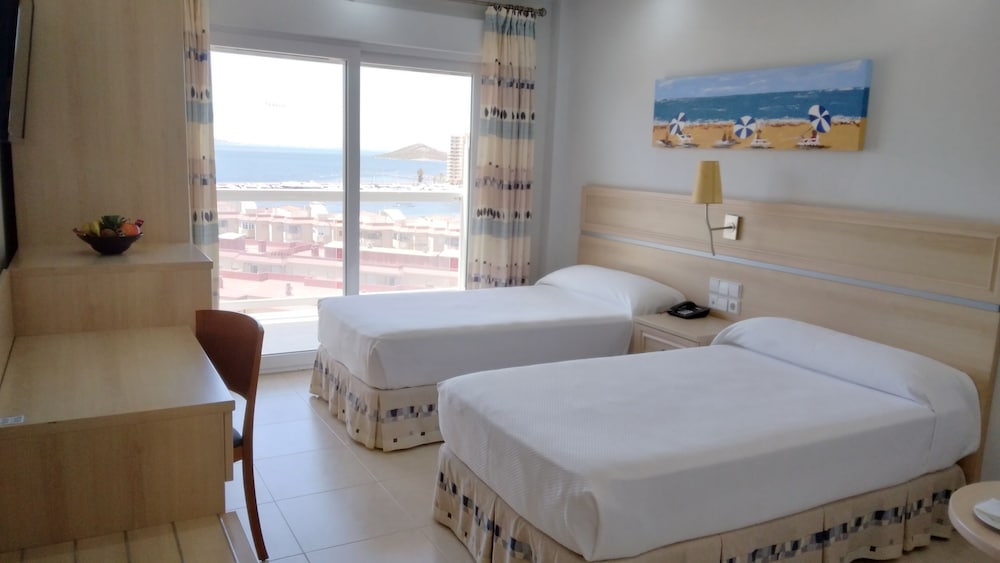 Twin con terraza y vistas del hotel Las Gaviotas