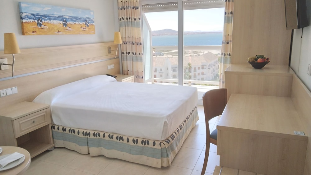 Junior suite con terraza y vistas del hotel Las Gaviotas. Foto 6
