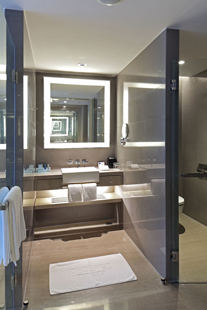 Habitación Superior 1 Cama King del hotel Novotel Nanjing East Suning. Foto 1
