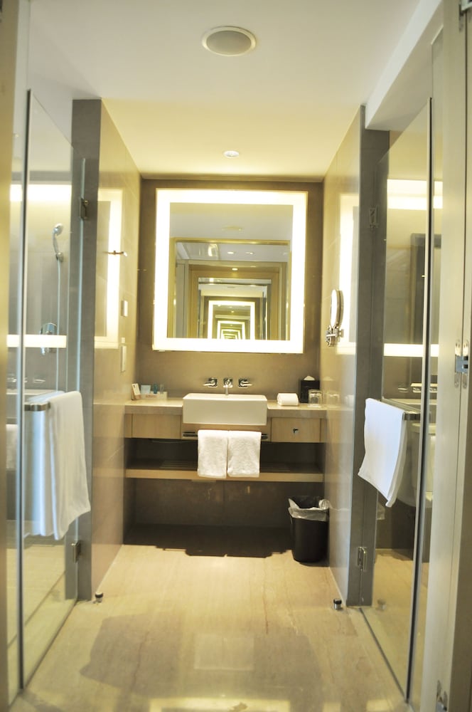 Habitación superior con 2 camas individuales del hotel Novotel Nanjing East Suning. Foto 3