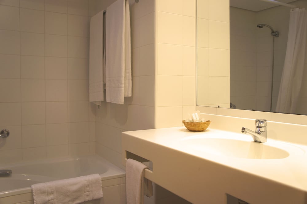Apartamento 1 dormitorio Balcón o Terraza con salón Sofá Cama incluido 2 camas individuales del hotel Hotel Lodomar Spa and Talasoterapia. Foto 6