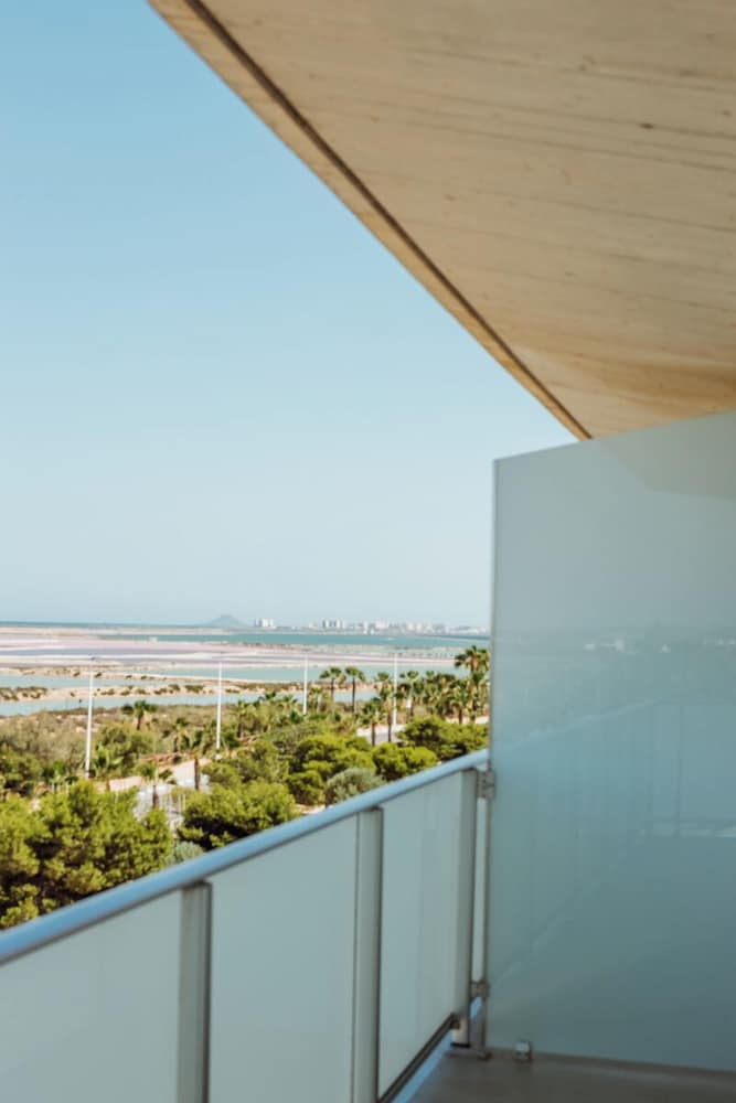 HABITACIÓN DE ESQUINA CON VISTAS A LAS SALINAS O AL MAR del hotel Hotel Lodomar Spa and Talasoterapia