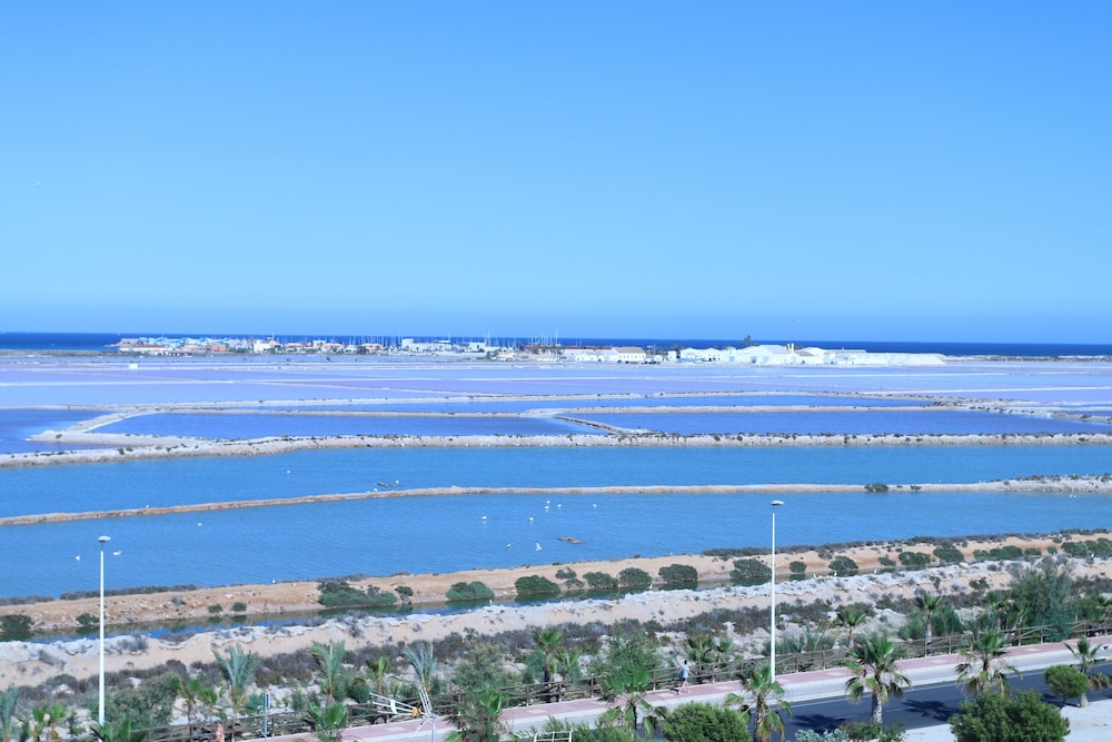 HABITACIÓN DE ESQUINA CON VISTAS A LAS SALINAS O AL MAR del hotel Hotel Lodomar Spa and Talasoterapia. Foto 4