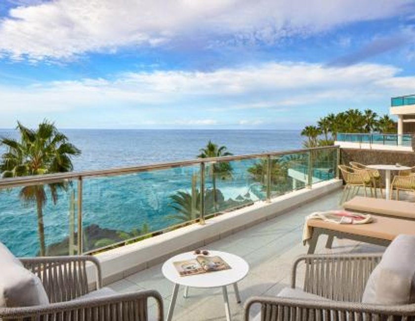 Habitación Premium con vistas frontales al mar y terraza acristalada del hotel Meliá La Palma