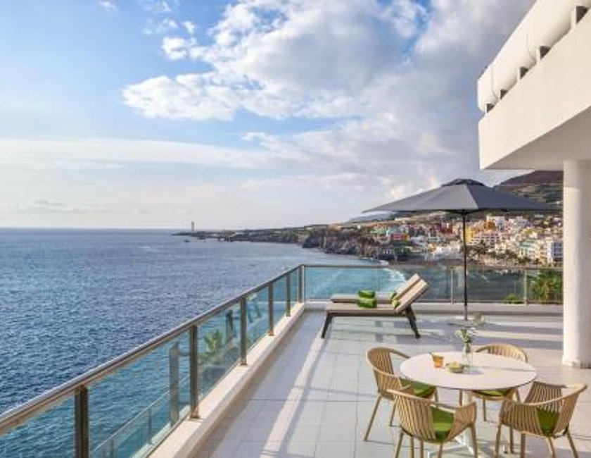 Suite Junior The Level con vistas frontales al mar y terraza acristalada del hotel Meliá La Palma. Foto 1