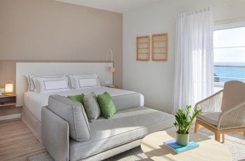 Suite Junior The Level con vistas frontales al mar y terraza acristalada del hotel Meliá La Palma. Foto 28