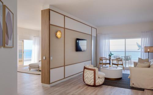 Suite Presidencial con vistas frontales al mar del hotel Meliá La Palma. Foto 5
