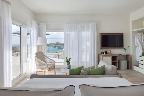 Suite Junior The Level con vistas frontales al mar y terraza acristalada del hotel Meliá La Palma. Foto 1