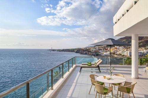Suite Junior The Level con vistas frontales al mar y terraza acristalada del hotel Meliá La Palma. Foto 2