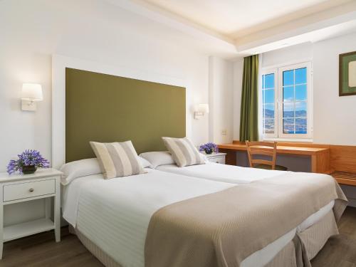 Apartamento Vista Mar Sofá Cama incluido 2 Camas individuales del hotel Hacienda San Jorge. Foto 2