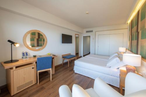 Habitación Deluxe del hotel H10 Taburiente Playa. Foto 3