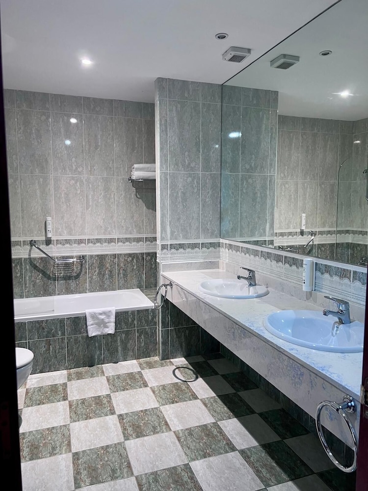 Habitación con 1 cama doble o 2 individuales del hotel Ciudad de haro. Foto 6