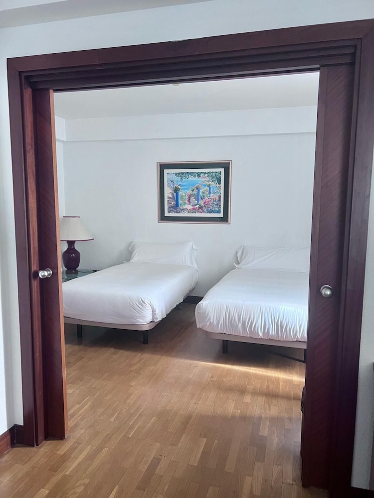 Habitación cuádruple del hotel Ciudad de haro. Foto 1