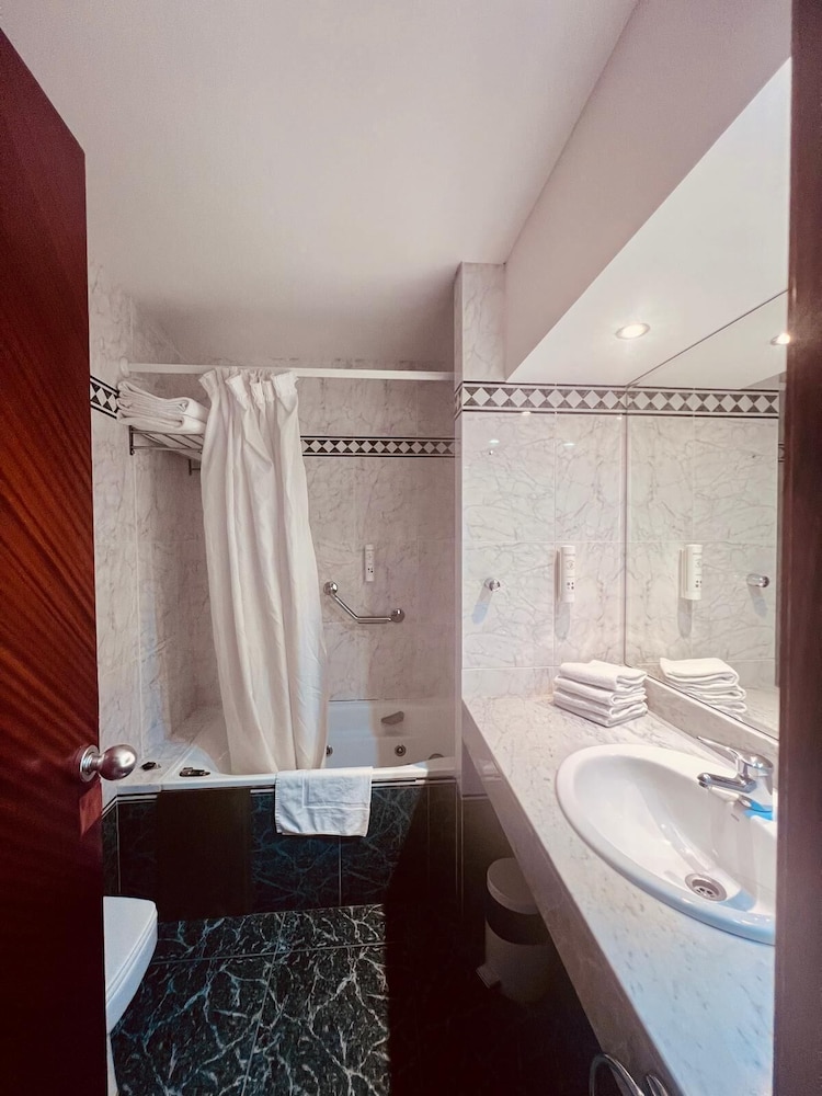 Habitación cuádruple del hotel Ciudad de haro. Foto 5