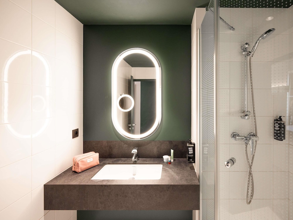 Habitación estándar con dos camas individuales del hotel Ibis Lyon Centre Perrache. Foto 2