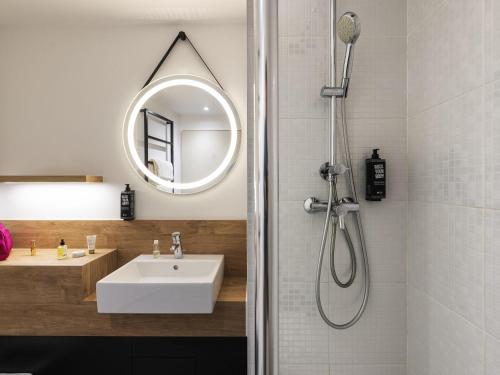 Habitación Doble Estándar del hotel ibis Lyon Sud Oullins. Foto 1