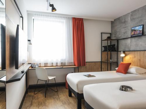 Habitación Doble Estándar - 2 camas del hotel ibis Lyon Sud Oullins. Foto 2
