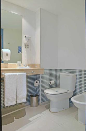 Habitación Individual del hotel Sercotel Murrieta. Foto 1