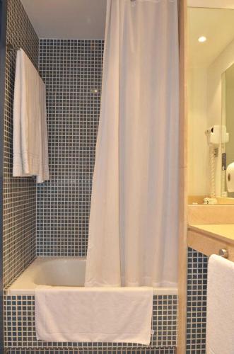 Habitación Individual del hotel Sercotel Murrieta. Foto 2