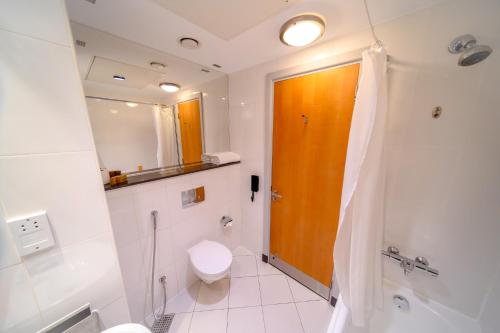 Habitación Doble - No fumadores del hotel Premier Inn Abu Dhabi Int Airport. Foto 3