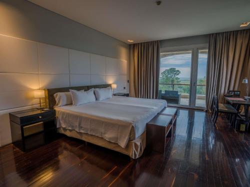 Habitación Superior con 1 cama kingsize del hotel Sofitel La Reserva Cardales. Foto 3