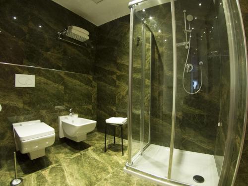 Habitación Triple Superior con balcón del hotel Catania International Airport. Foto 5