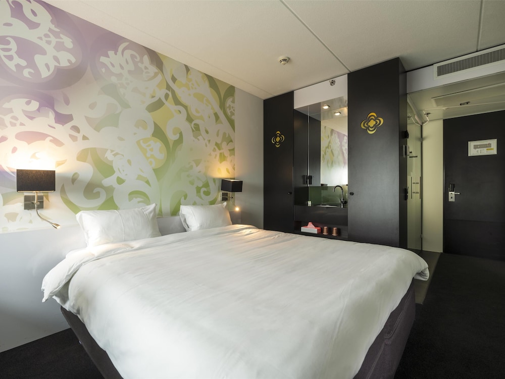Habitación superior, 1 cama de matrimonio del hotel Tulip Inn Eindhoven Airport. Foto 1