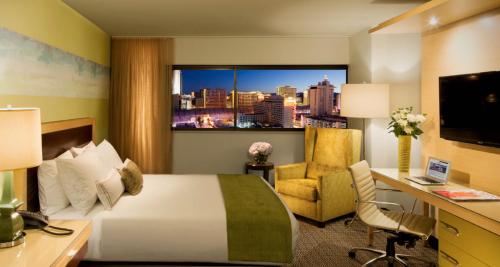 Habitación Grand Deluxe con cama extragrande - No fumadores del hotel Downtown Grand Las Vegas. Foto 5