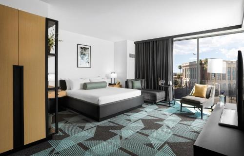 Estudio Gallery Tower con cama extragrande del hotel Downtown Grand Las Vegas. Foto 1