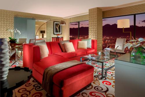 Grand Suite con cama extragrande del hotel Downtown Grand Las Vegas. Foto 2