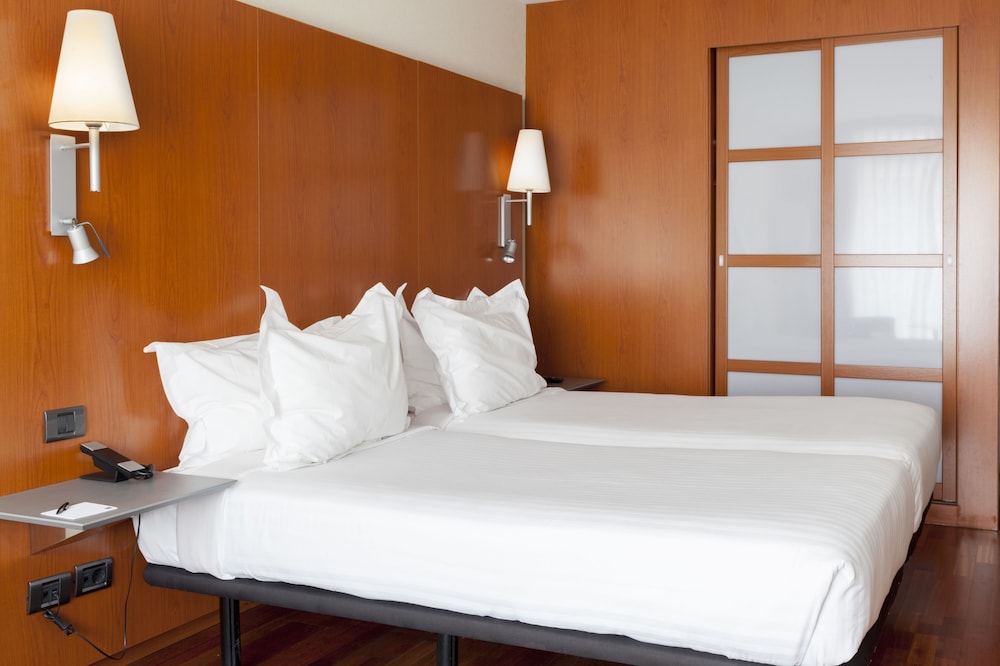 Habitación estándar, 1 cama de matrimonio grande del hotel Ac La Rioja By Marriott. Foto 1