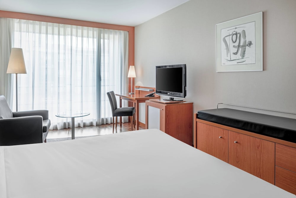Habitación estándar, 1 cama de matrimonio grande del hotel Ac La Rioja By Marriott. Foto 2