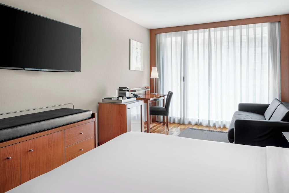 Habitación estándar, 1 cama de matrimonio grande con sofá cama del hotel Ac La Rioja By Marriott. Foto 1