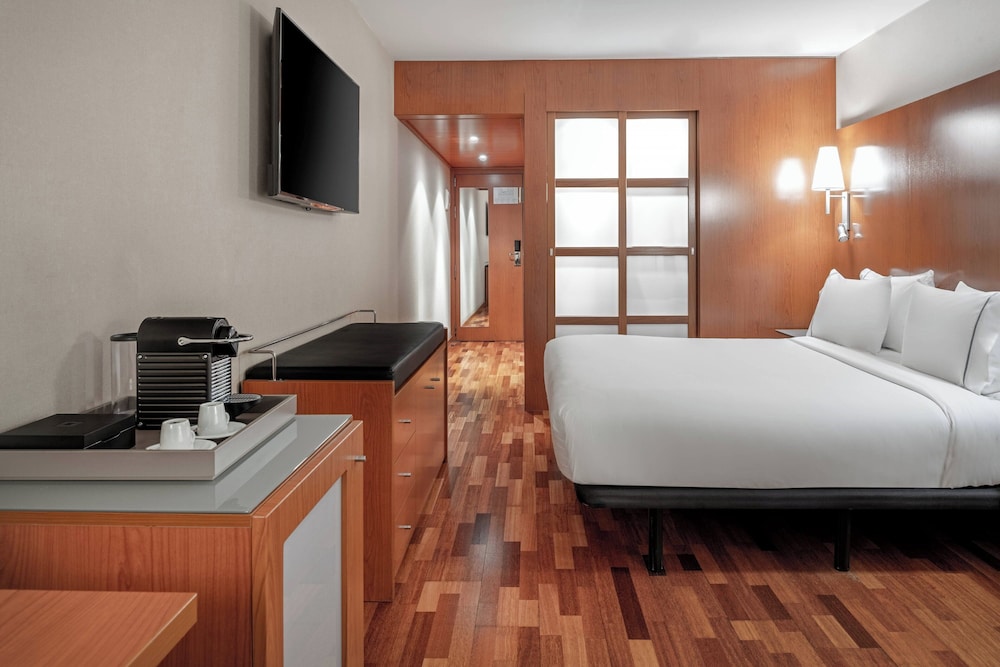 Habitación superior, 1 cama de matrimonio grande del hotel Ac La Rioja By Marriott. Foto 1