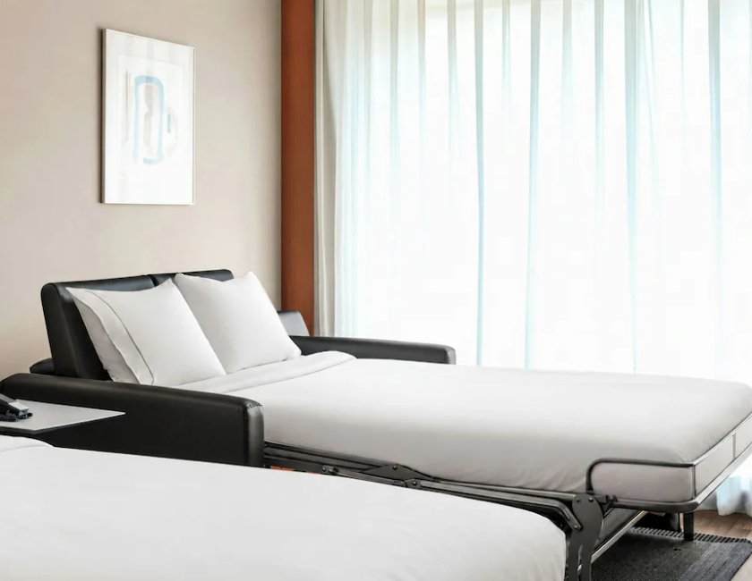 Habitación superior, 1 cama de matrimonio grande del hotel Ac La Rioja By Marriott. Foto 5