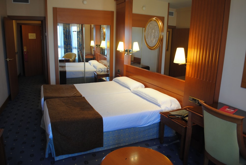 Habitación triple familiar del hotel Los Bracos