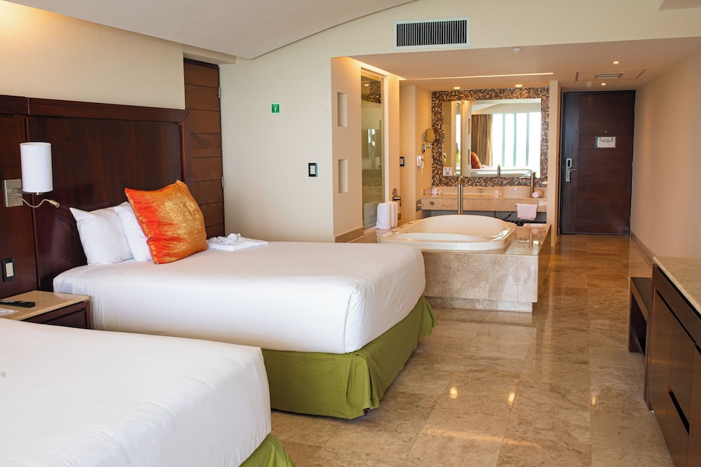 Suite de lujo, 2 camas dobles del hotel Azul Ixtapa Grand All Inclusive Suites and Spa. Foto 2
