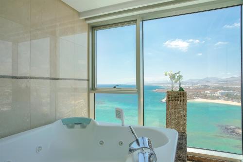 Suite Imperial del hotel Arrecife Gran and Spa. Foto 6